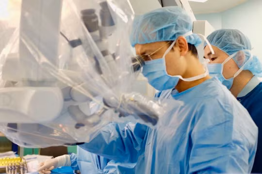 Bác sĩ của Khoa Phẫu thuật Cột sống, Bệnh viện Hữu nghị Việt Đức.