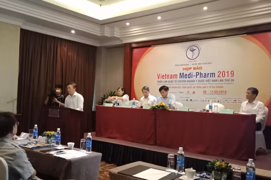 Đại diện các đơn vị phối hợp tổ chức sự kiện phát biểu tại buổi họp báo.