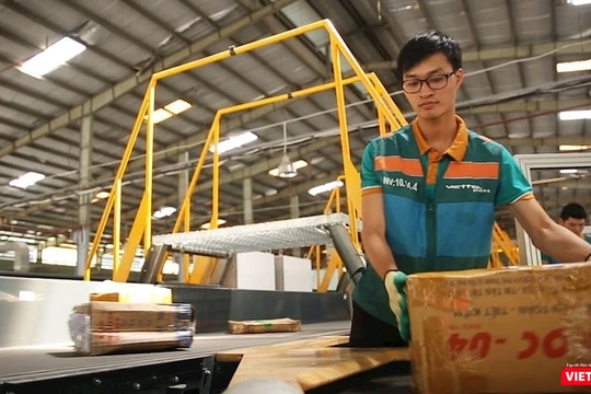 Các ý kiến cho rằng đây là thời điểm có nhiều cơ hội cho logistics Việt Nam cũng như cơ hội cho các bạn sinh viên có đam mê và hoài bão muốn khẳng định bản thân trong lĩnh vực logistics.