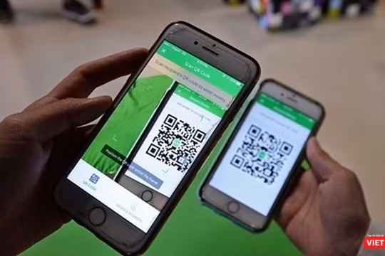 Theo quy định của Ngân hàng Nhà nước, những tài khoản ví điện tử chưa được xác thực sẽ bị tạm khóa và người dùng chỉ có thể giao dịch trở lại sau khi hoàn thành xác thực. Ảnh minh họa: Grab.