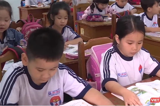 Hiện vẫn còn nhiều lo lắng, băn khoăn về tính ổn định trong lựa chọn, sử dụng các bộ SGK. Ảnh minh họa.