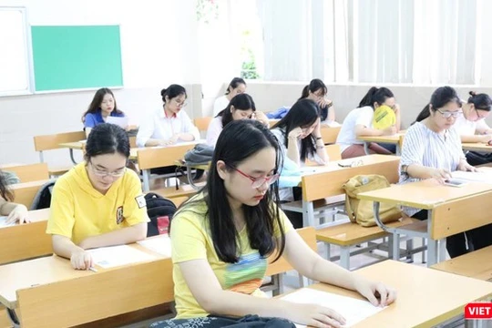 Lịch thi tuyển sinh lớp 10 năm nay sẽ diễn ra trong hai ngày 17-18/7, trong đó ngày 17/7 thi hai môn Ngữ văn, Ngoại ngữ; 18/7 thi môn Toán.