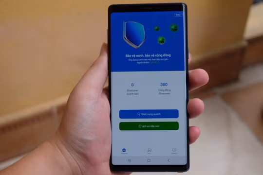 Ứng dụng Bluezone cảnh báo tiếp xúc gần người nhiễm COVID-19 và F1, F2. Ảnh: VGP.