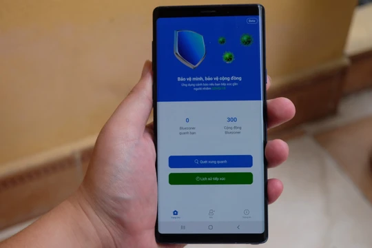 Ứng dụng Bluezone cảnh báo tiếp xúc gần người nhiễm COVID-19 và F1, F2. Ảnh: VGP.