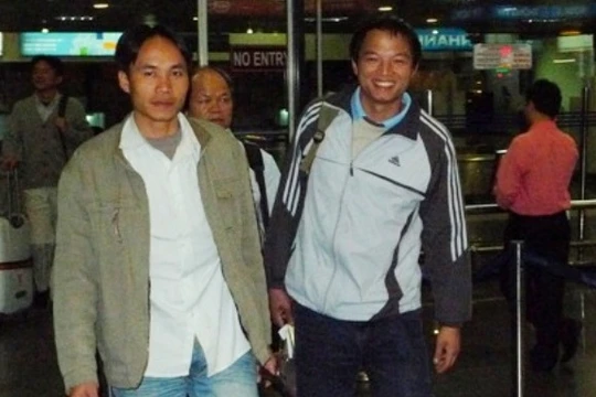 Niềm vui của người lao động khi được sơ tán khỏi Libya thành công (chụp tại sân bay quốc tế Nội Bài năm 2011. Ảnh: VGP.