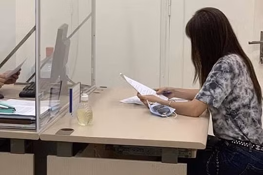 Đối tượng N.T. Th làm việc tại cơ quan chức năng. Ảnh: Sở TT&TT HN.