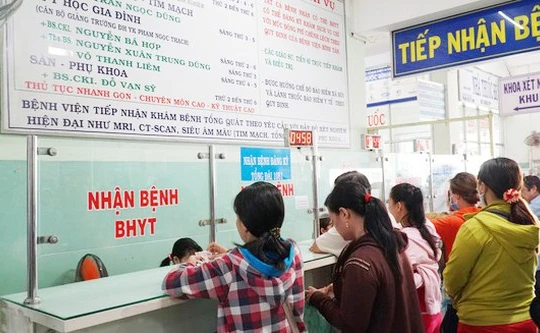 Thủ tướng yêu cầu Bảo hiểm xã hội Việt Nam tăng cường kiểm tra, thanh tra hoạt động khám bệnh, chữa bệnh và thanh toán chi phí khám bệnh, chữa bệnh bảo hiểm y tế để ngăn chặn tình trạng lạm dụng, trục lợi quỹ bảo hiểm y tế. Ảnh minh họa: Báo SGGP.