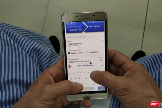 Nhiều người dùng Facebook trở thành nạn nhân của các vụ lừa đảo chuyển tiền quốc tế. Ảnh minh họa: Lê Mai.