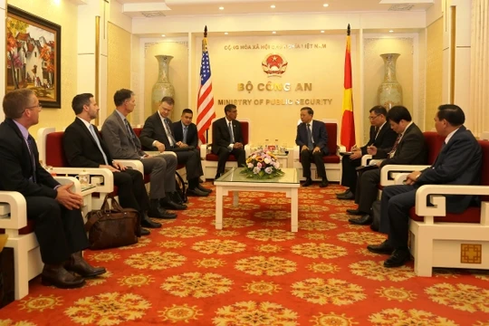 Bộ trưởng Tô Lâm tiếp xã giao ông Uttam Dhillon, Quyền Giám đốc DEA thuộc Bộ Tư pháp Hoa Kỳ. Ảnh: Bộ Công an.