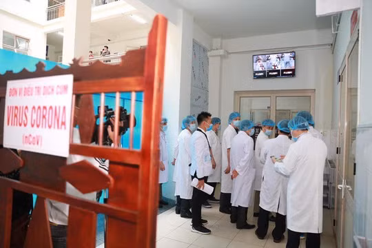 Khu vực cách ly bảo đảm ăn uống, sinh hoạt hàng ngày và khu sinh hoạt riêng cho gia đình bệnh nhân. Ảnh: Báo Giao thông.