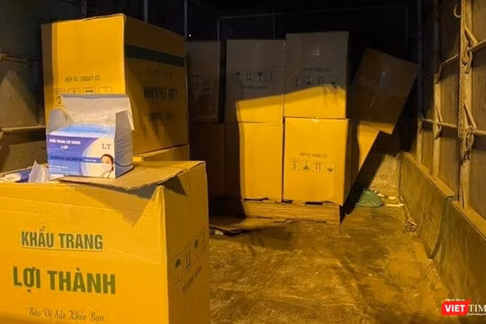 5 vạn chiếc khẩu trang lậu được mang đi tiêu thụ.