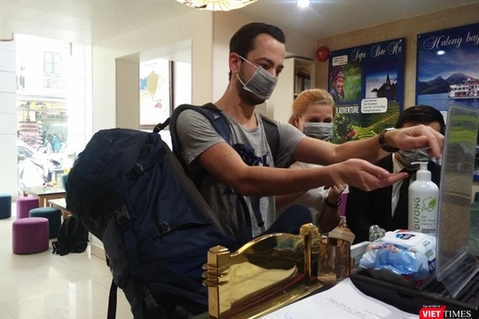 Công an TP. Hà Nội lưu ý người dân không được có thái độ kỳ thị với du khách nước ngoài đến từ các vùng dịch.