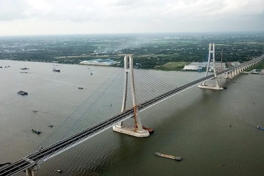 Cầu Vàm Cống bắc qua sông Hậu nối liền TP. Cần Thơ và tỉnh Đồng Tháp. Ảnh: Báo Đồng Tháp.