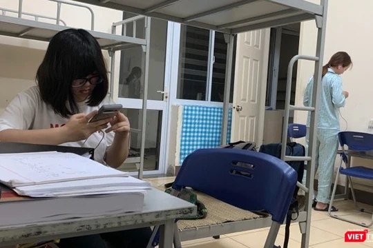 Môt phòng khu cách ly cho người nhập cảnh vào Việt Nam, đặt tại Pháp Vân - Tứ Hiệp, chỉ có tối đa 4 người. Ảnh: Anh Lê.