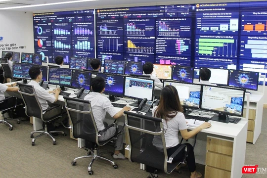 Trung tâm IOC Bình Phước được trang bị hệ thống máy móc, đi kèm với các ứng dụng hiện đại, phát triển kho tích hợp dữ liệu dùng chung trong tất cả lĩnh vực...