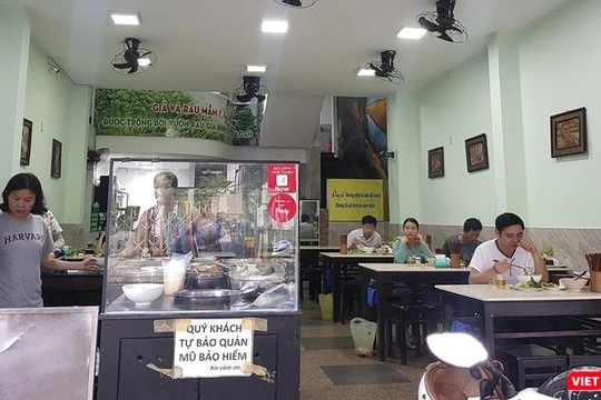 Hà Nội tuyên bố sẽ đóng cửa các hàng quán không thực hiện nghiêm phòng chống dịch. 