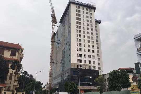 Công trình 8B Lê Trực có sai phạm nhiều năm nay nhưng vẫn chưa được xử lý dứt điểm. 