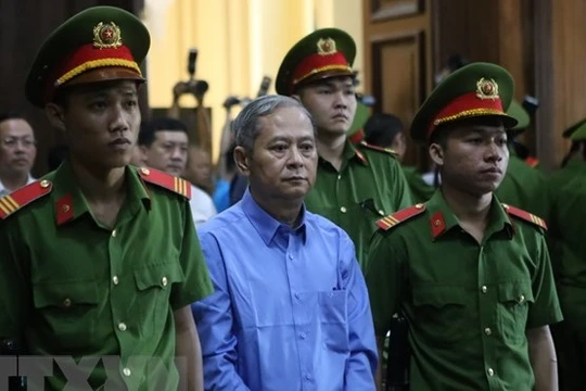 Cựu Phó Chủ tịch UBND TP.HCM Nguyễn Hữu Tín trong phiên tòa xét xử sơ thẩm. Ảnh: TTXVN