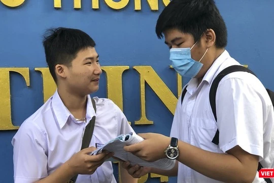 Bộ GD&ĐT đánh giá đây là một năm rất nhiều khó khăn, vất vả trong tổ chức kỳ thi, nhưng các địa phương đều đã sẵn sàng, chuẩn bị kỹ lưỡng, tổ chức kỳ thi một cách tốt nhất.