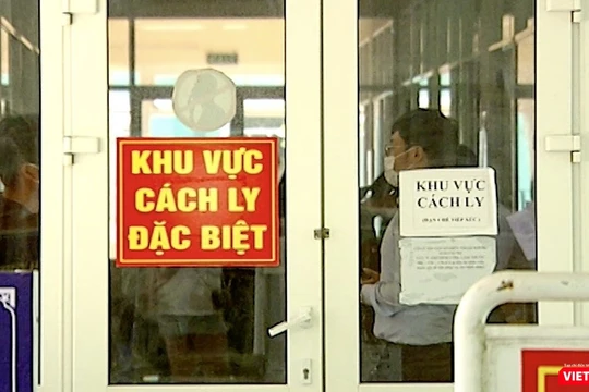 Chủ tịch Nguyễn Đức Chung đặc biệt cảnh báo về việc ở Bệnh viện Bạch Mai rất dễ có thêm nhiều ca lây nhiễm.