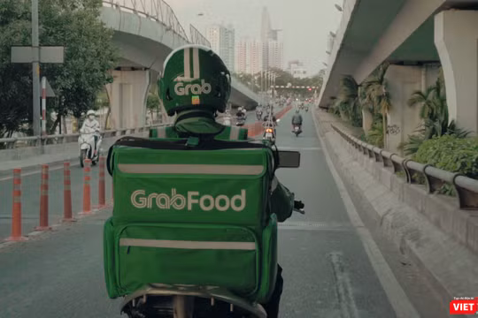 Dịch COVID-19 kéo dài đã gây ra những xáo trộn trong cuộc sống của nhiều người dân Việt Nam, nhưng mặt khác lại đang thúc đẩy chuyển đổi số mạnh mẽ và tạo ra những thay đổi đáng kể trong thói quen tiêu dùng của người Việt.