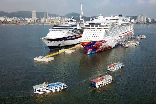 Mặc dù đang thời gian chống dịch COVID-19, nhưng Quảng Ninh vẫn là điểm đến thu hút nhiều hãng tàu đưa khách du lịch tàu biển tới tham quan. Ảnh minh họa: quangninh.gov.vn.