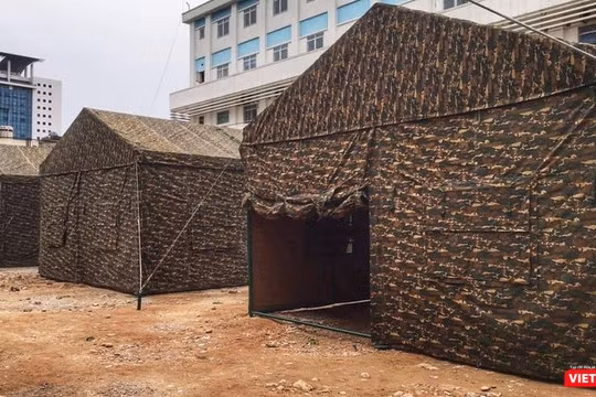 Bệnh viện dã chiến trong khuôn viên Bệnh viện Bạch Mai được dựng lên trong 1 đêm.