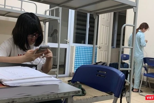 Tại khu cách ly Pháp Vân - Tứ Hiệp của UBND TP. Hà Nội, mỗi phòng chỉ có 4 người. Ảnh: Anh Lê.