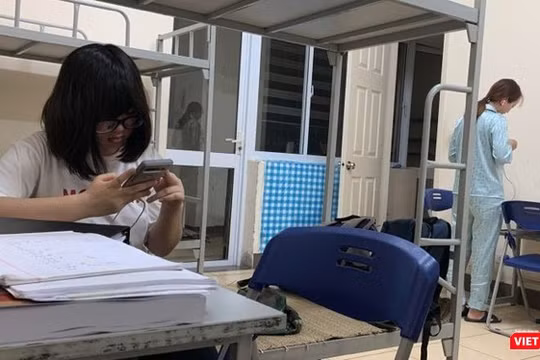 Các công dân tại một khu cách ly tập trung. Ảnh minh họa: Anh Lê.