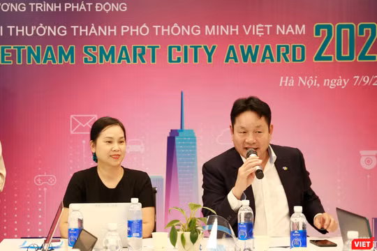 Ông Trương Gia Bình - Chủ tịch VINASA - giới thiệu chương trình.