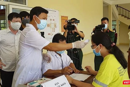 Thủ tướng yêu cầu các địa phương cân nhắc, thận trọng việc thu phí cách ly đối với người đến từ các địa phương trong nước. Ảnh: Hồ Xuân Mai.