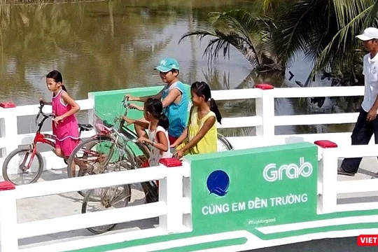 Cầu Út Ốm vừa được khánh thành đặt tại ấp Phước Thới B, xã Bình Phước, huyện Mang Thít, tỉnh Vĩnh Long