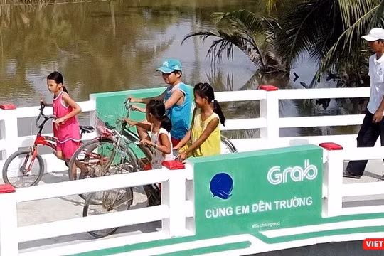 Cầu Út Ốm vừa được khánh thành đặt tại ấp Phước Thới B, xã Bình Phước, huyện Mang Thít, tỉnh Vĩnh Long