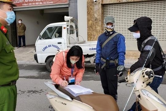 Ảnh minh họa Chỉ một vài trường hợp vi phạm rất rõ ràng lỗi ra đường không vì mục đích thiết yếu thì mới cần phải xử phạt. 