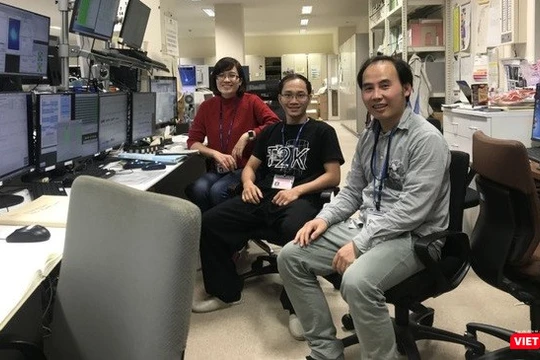 PGS.TS. Nguyễn Thị Hồng Vân (bên trái) cùng các cộng sự. Ảnh: NVCC.