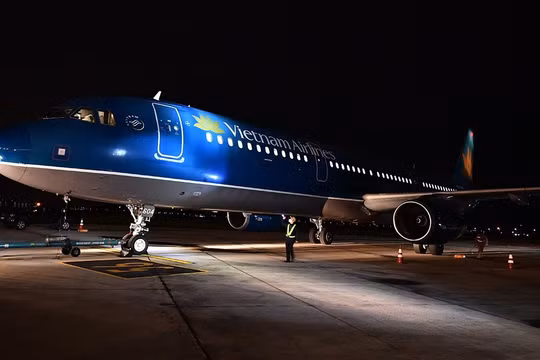 Chuyến bay HVN68 của Vietnam Airlines đưa 30 công dân Việt Nam từ Vũ Hán về nước ngày 10/2. Ảnh: VNA.
