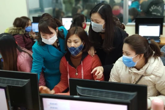 Giáo viên Trường Tiểu học Lý Thái Tổ (Hà Nội) tập huấn dạy học trực tuyến. Ảnh minh họa: Moet.