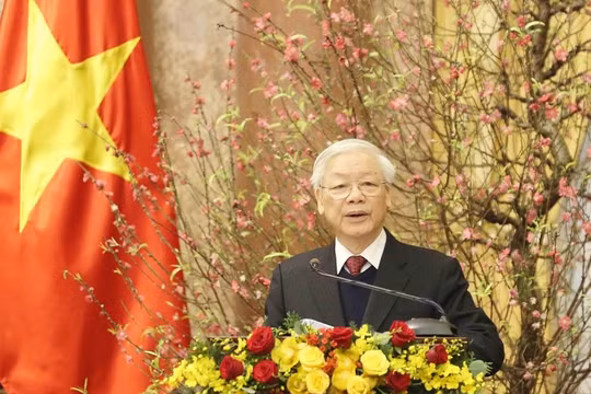 Tổng Bí thư, Chủ tịch nước Nguyễn Phú Trọng chúc Tết các bậc lão thành cách mạng, các lãnh đạo, nguyên lãnh đạo Đảng, Nhà nước, Mặt trận Tổ quốc Việt Nam, cán bộ lãnh đạo các cơ quan Trung ương và Hà Nội cùng toàn thể đồng chí, đồng bào. Ảnh: TTXVN.