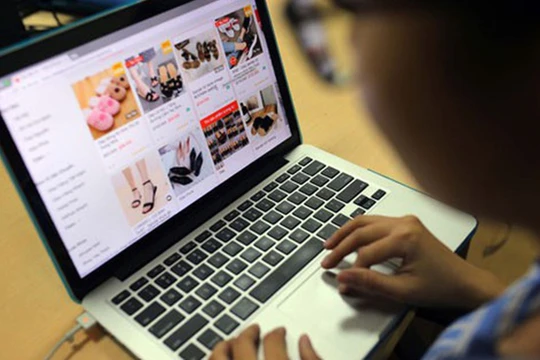 Tiêu dùng online đang trở thành xu hướng tại Việt Nam nửa đầu năm 2020. Ảnh minh họa: Bộ Công thương.