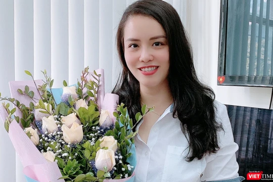 Nhà báo Đinh Bích Ngọc.