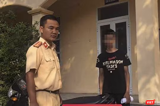 Nam thanh niên tại cơ quan công an (Ảnh An Bình)