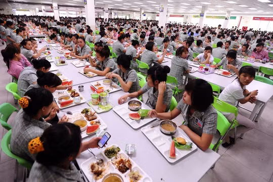 Khu vực nhà ăn của công nhân Công ty Samsung tại Việt Nam. Ảnh: Samsung Global Newsroom.