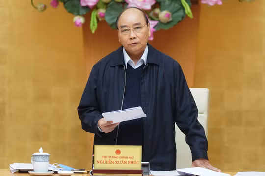 Thủ tướng Nguyễn Xuân Phúc yêu cầu việc chi trả hỗ trợ phải thuận lợi cho người lao động, người gặp khó khăn. Ảnh: VGP/Quang Hiếu