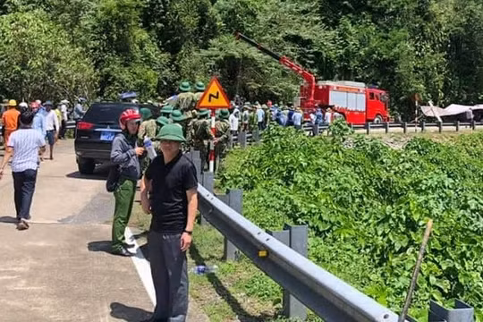 Vụ việc khiến 9 người tử vong tại hiện trường và 4 người tử vong tại bệnh viện; 27 người bị thương đang được cấp cứu tại Bệnh viện Việt Nam Cuba Đồng Hới, Quảng Bình. Ảnh: Fb Dương Sông Lam.