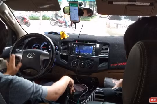 Bộ GTVT cho rằng không phân biệt các loại hình vận tải theo mục đích mà cứ phải đúng theo quy định hoạt động và quy định về kiểm soát của thị trường vận tải đường bộ Việt Nam. Ảnh: Anh Lê.