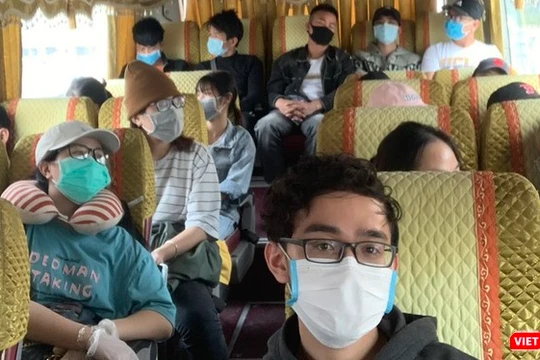 Lượng hành khách trên mỗi chuyến xe không được vượt quá 50% sức chứa của xe và tối đa không quá 20 người trên một chuyến xe. Ảnh minh họa: Anh Lê.