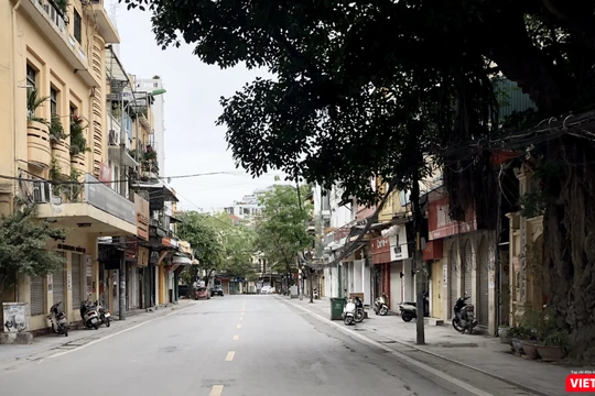 Hà Nội chính thức dừng hoạt động tất cả quán bar, karaoke và các hoạt động tập trung đông người không cần thiết trên địa bàn thành phố. Ảnh minh họa: Lê Mai