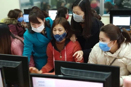 Giáo viên Trường Tiểu học Lý Thái Tổ (Hà Nội) tập huấn dạy học trực tuyến. Ảnh minh họa: Website trường TH Lý Thái Tổ.