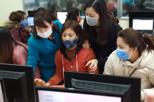 Giáo viên Trường Tiểu học Lý Thái Tổ (Hà Nội) tập huấn dạy học trực tuyến. Ảnh minh họa: Website trường TH Lý Thái Tổ.