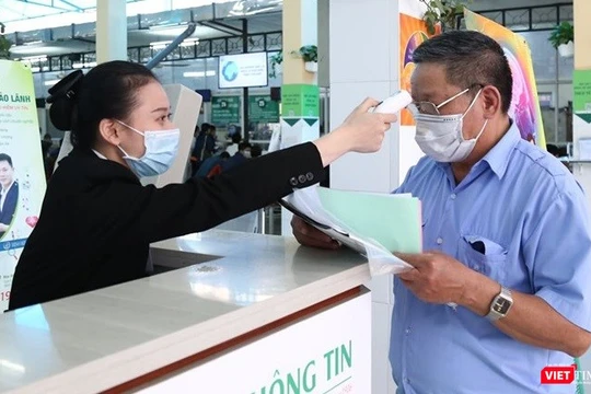 Trong bối cảnh đại dịch COVID-19 hiện nay, vấn đề kiểm soát, phân luồng người ra vào cơ sở y tế rất cần được quan tâm.